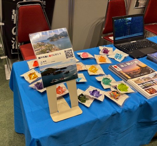 ブースでの海ネットホームページQRコードの掲示の様子