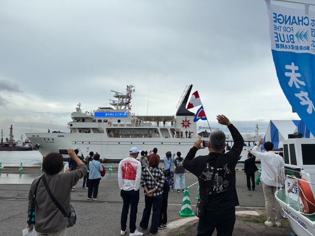 「弓削丸」出港の様子